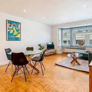 Fantastically Located Modern With Garage Available Appartement